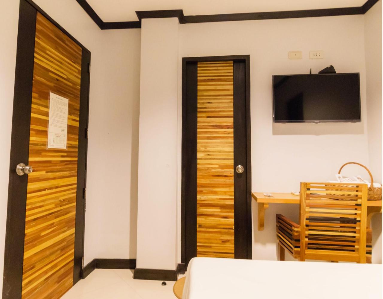 Mahogany Tourist Inn Bacolod Kültér fotó